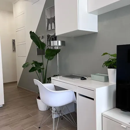 Simona's Place! In Piazza Bologna Апартаменты