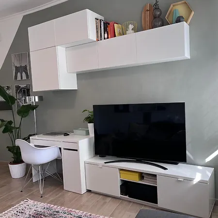 Simona's Place! In Piazza Bologna Апартаменты Рим